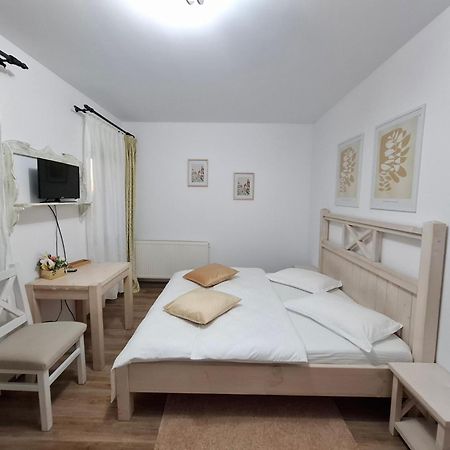 Dor de Casa Hotel Doljesti Buitenkant foto