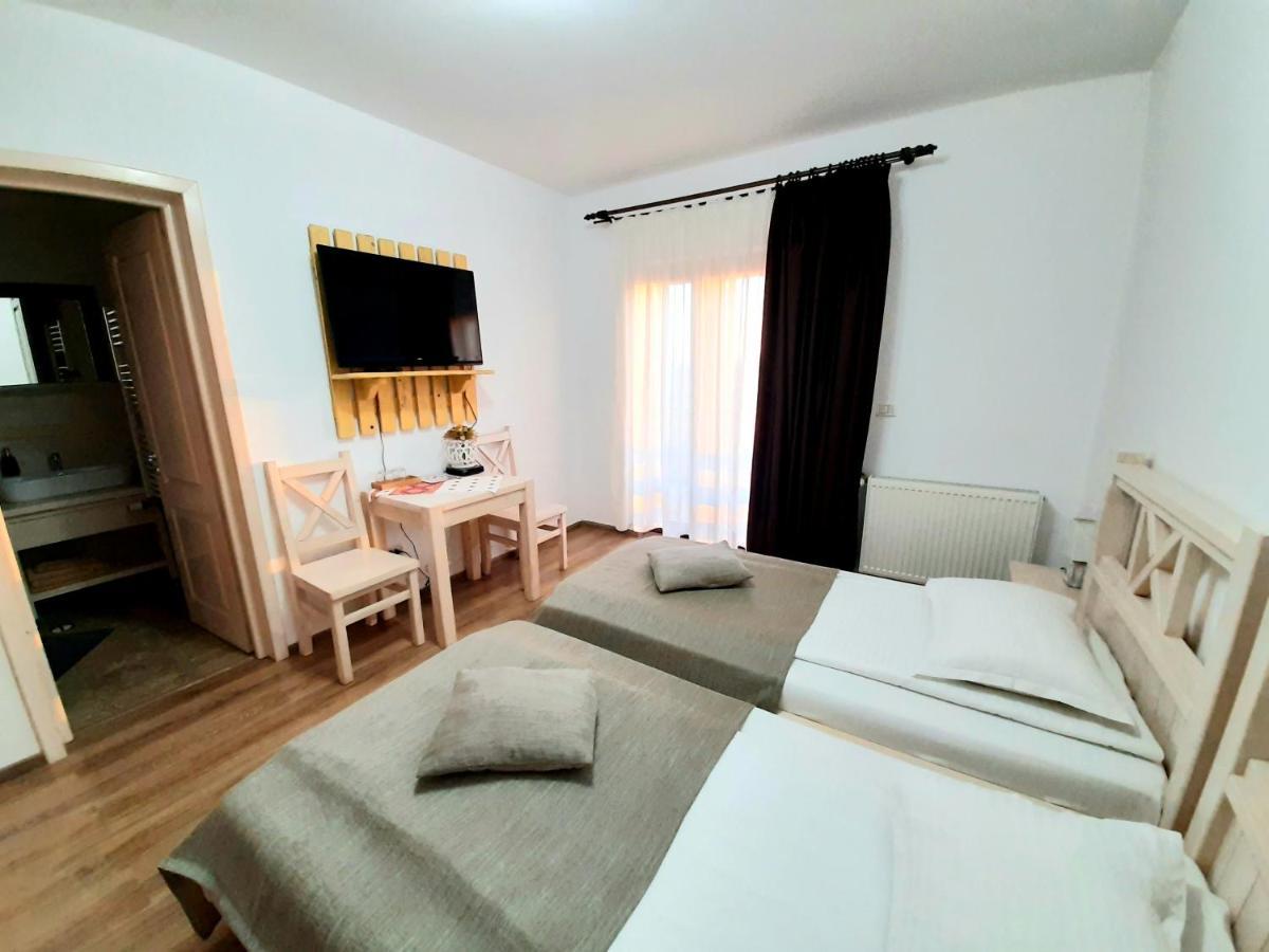 Dor de Casa Hotel Doljesti Buitenkant foto