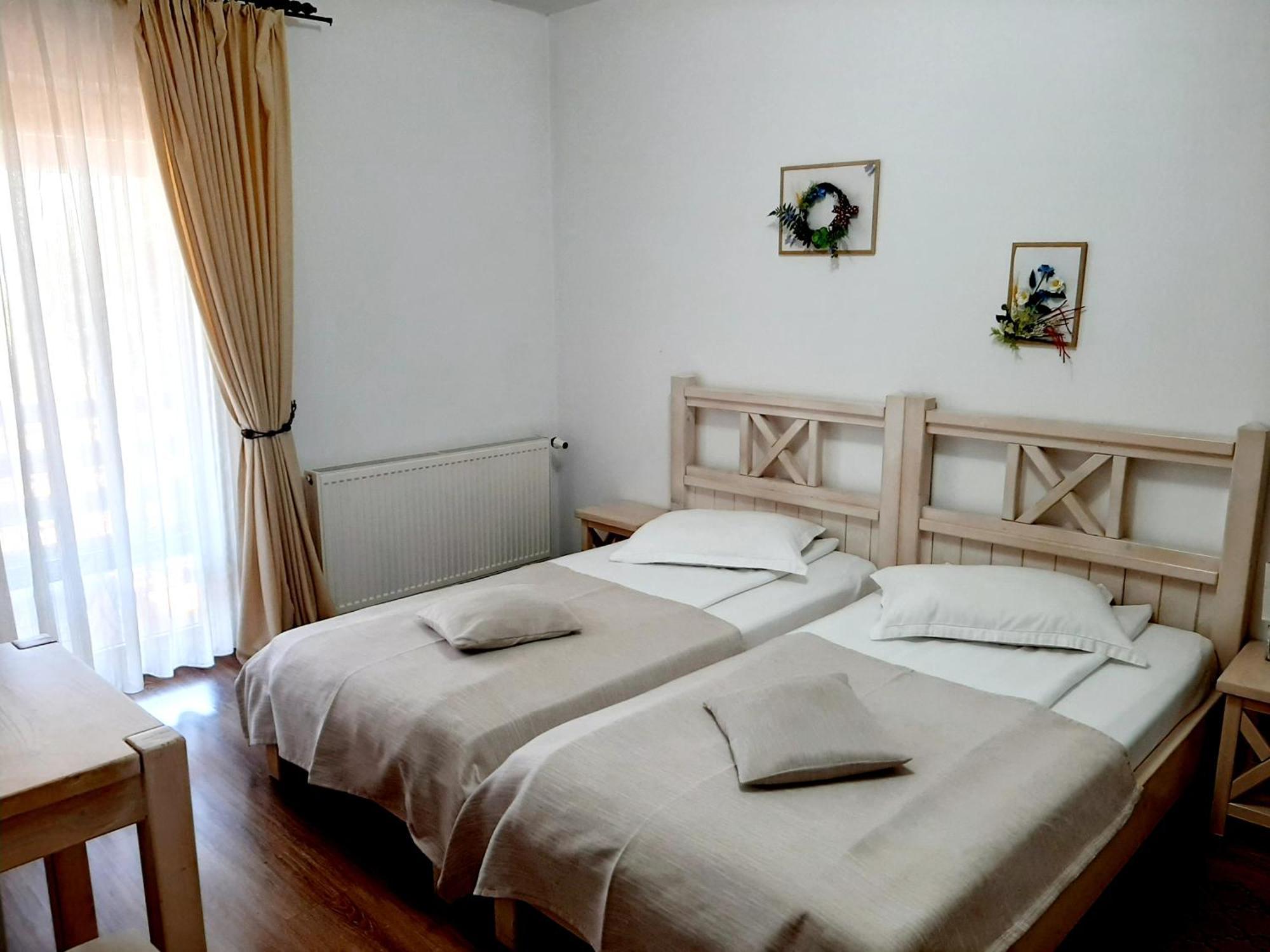Dor de Casa Hotel Doljesti Buitenkant foto