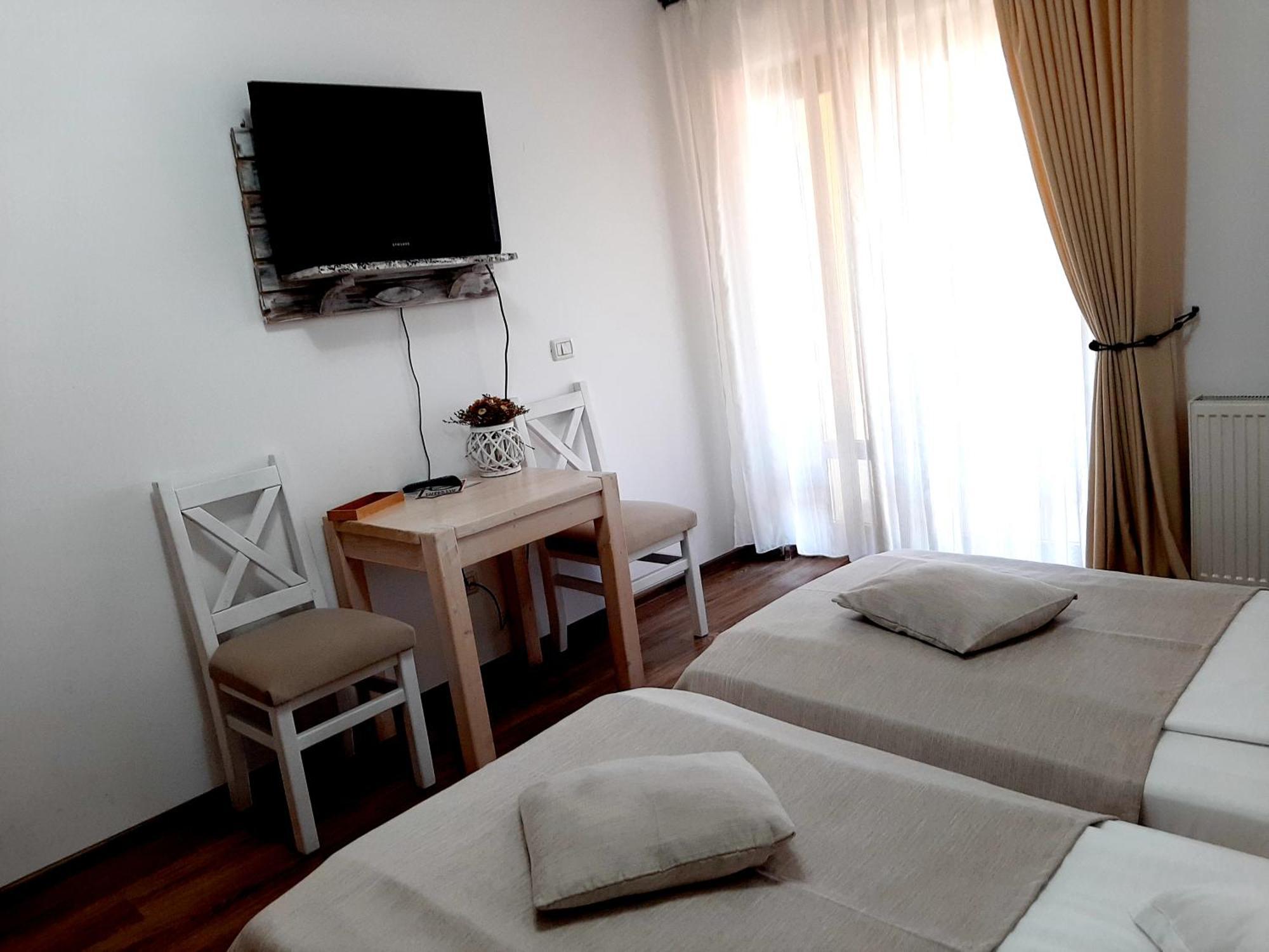 Dor de Casa Hotel Doljesti Buitenkant foto