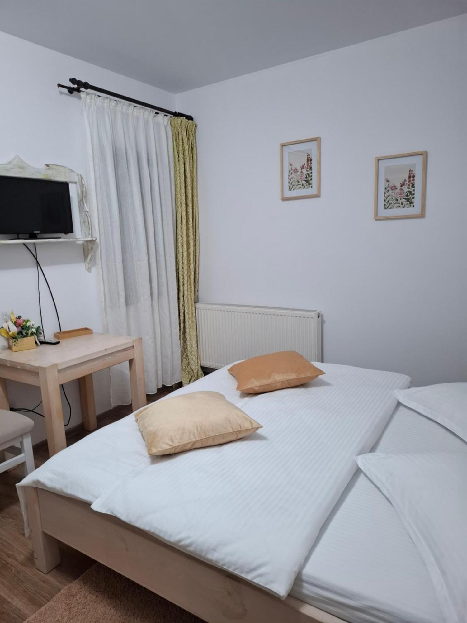 Dor de Casa Hotel Doljesti Buitenkant foto