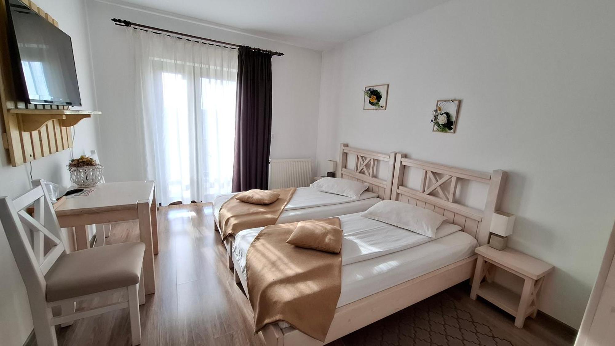Dor de Casa Hotel Doljesti Buitenkant foto