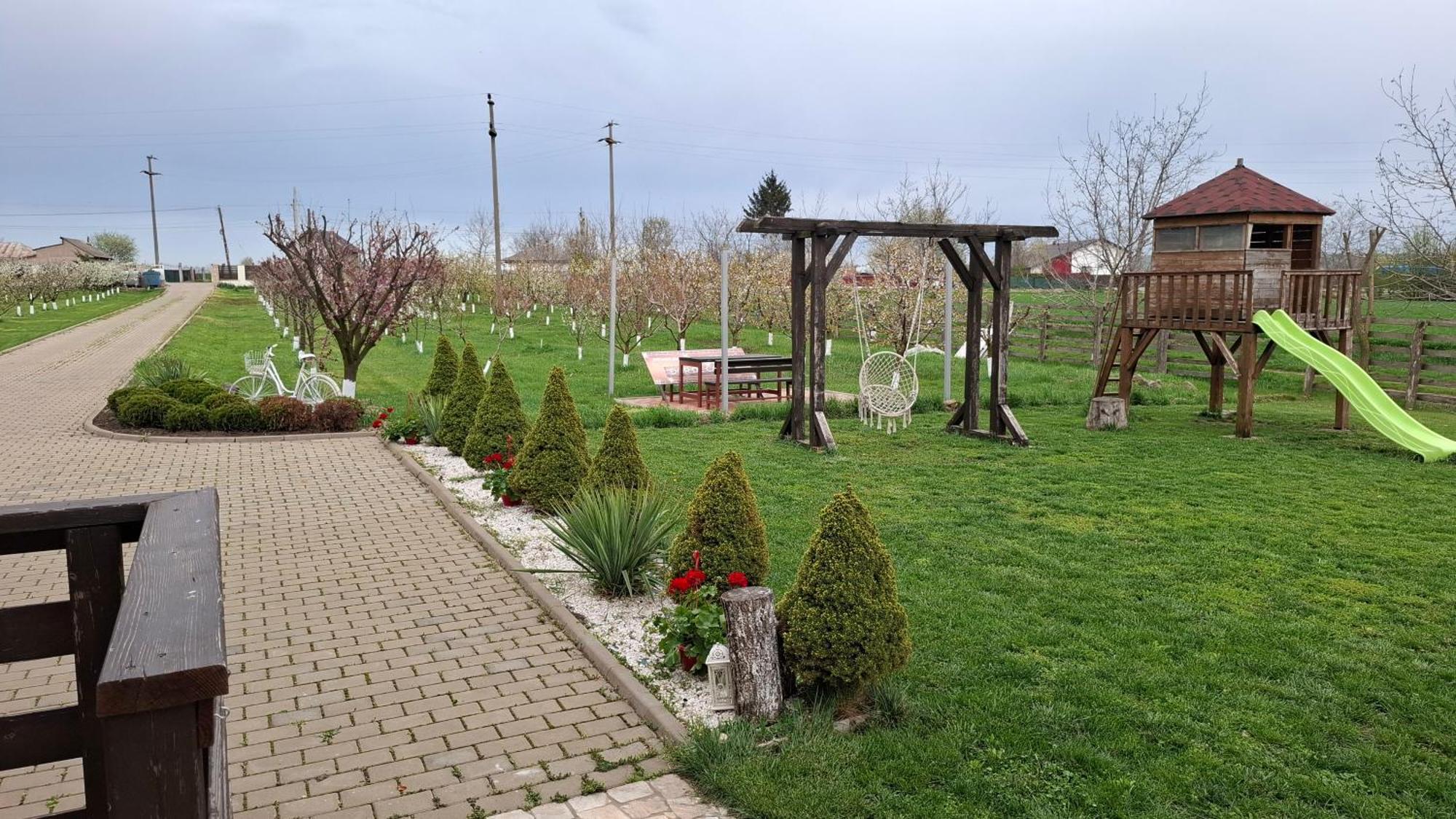 Dor de Casa Hotel Doljesti Buitenkant foto