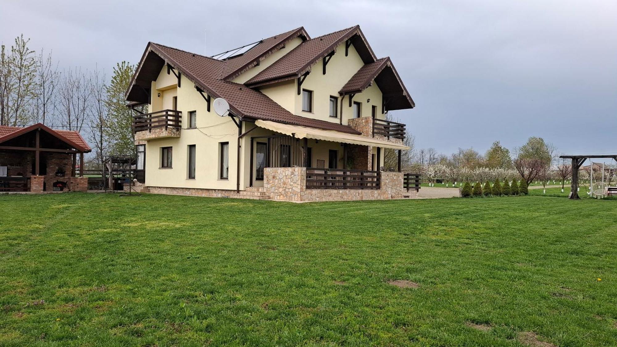 Dor de Casa Hotel Doljesti Buitenkant foto
