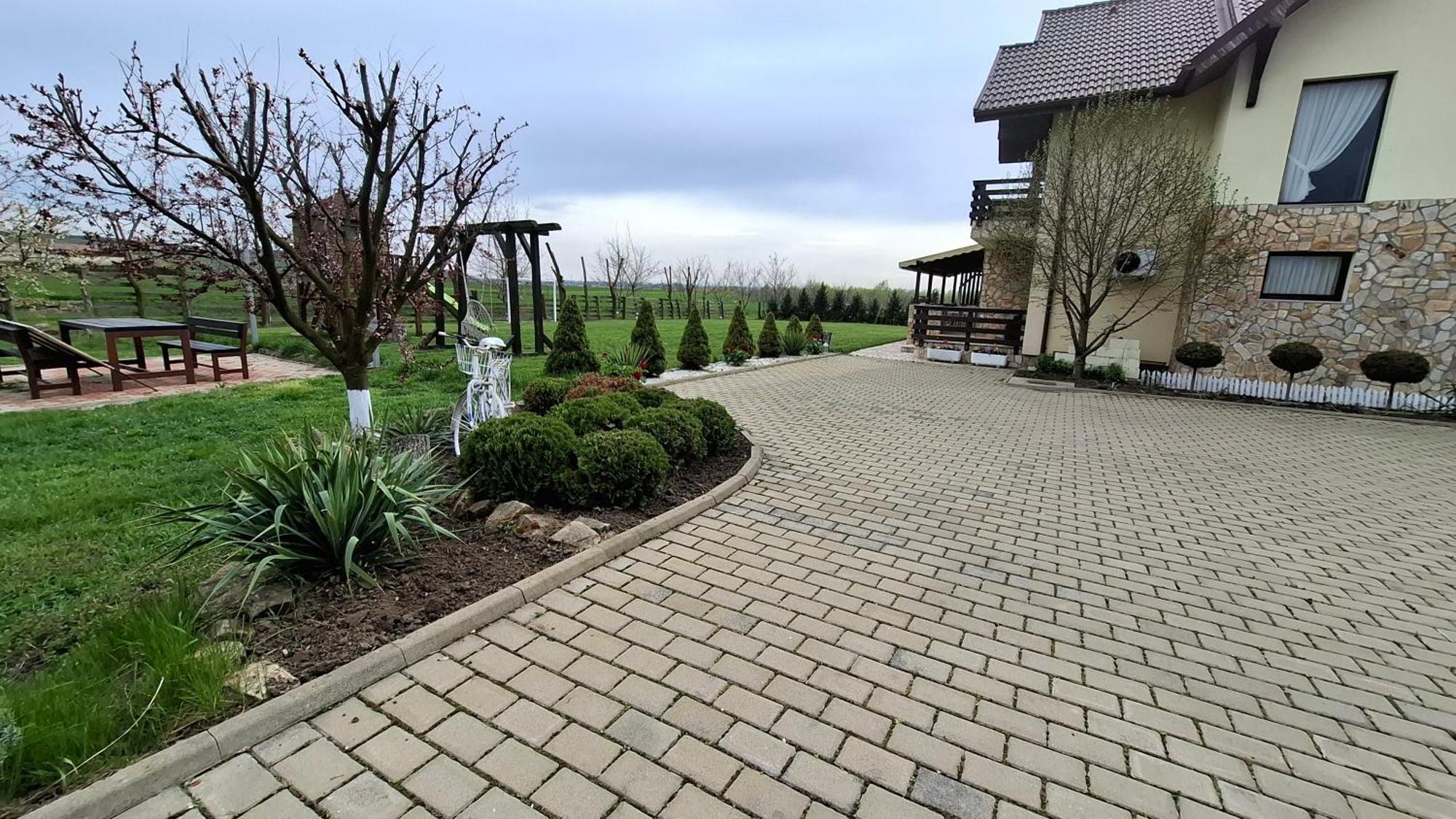 Dor de Casa Hotel Doljesti Buitenkant foto