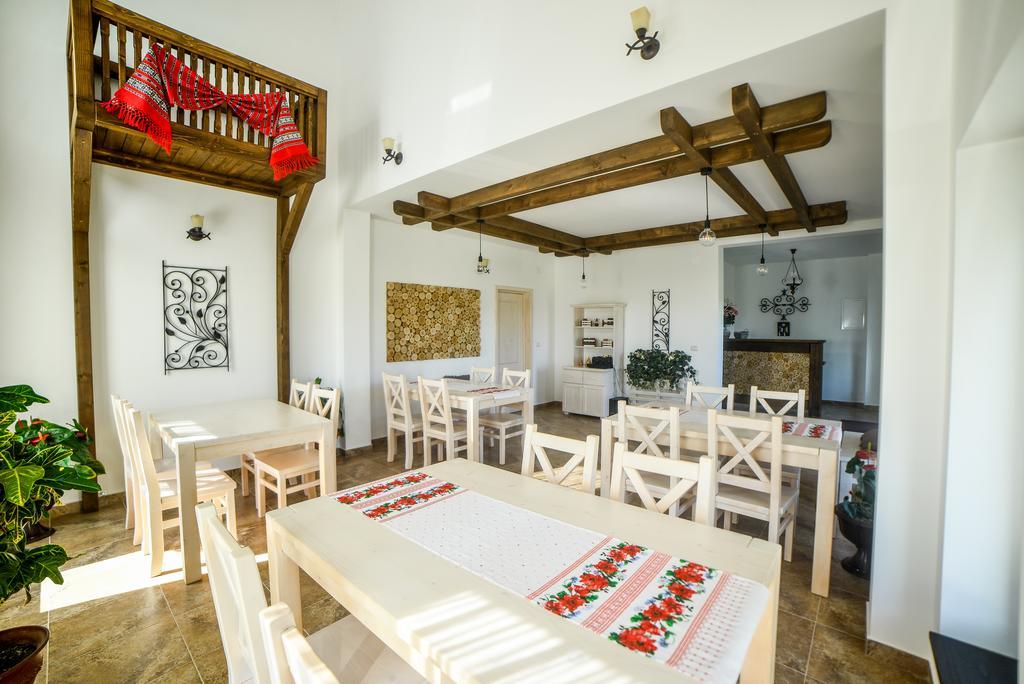 Dor de Casa Hotel Doljesti Buitenkant foto