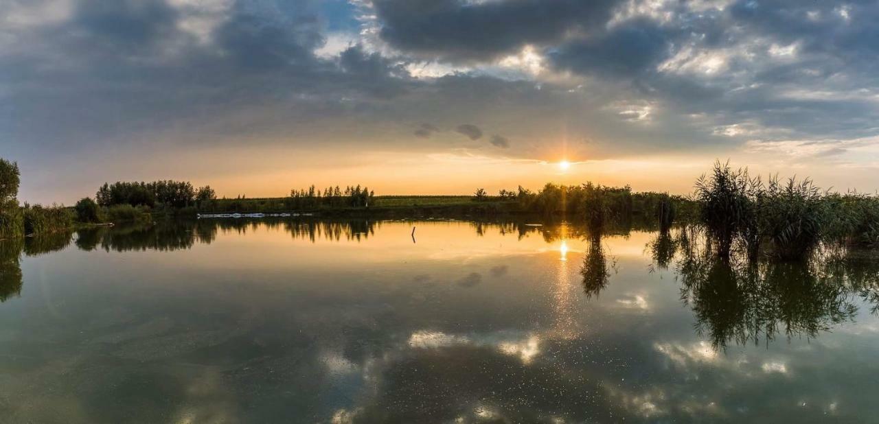 Dor de Casa Hotel Doljesti Buitenkant foto